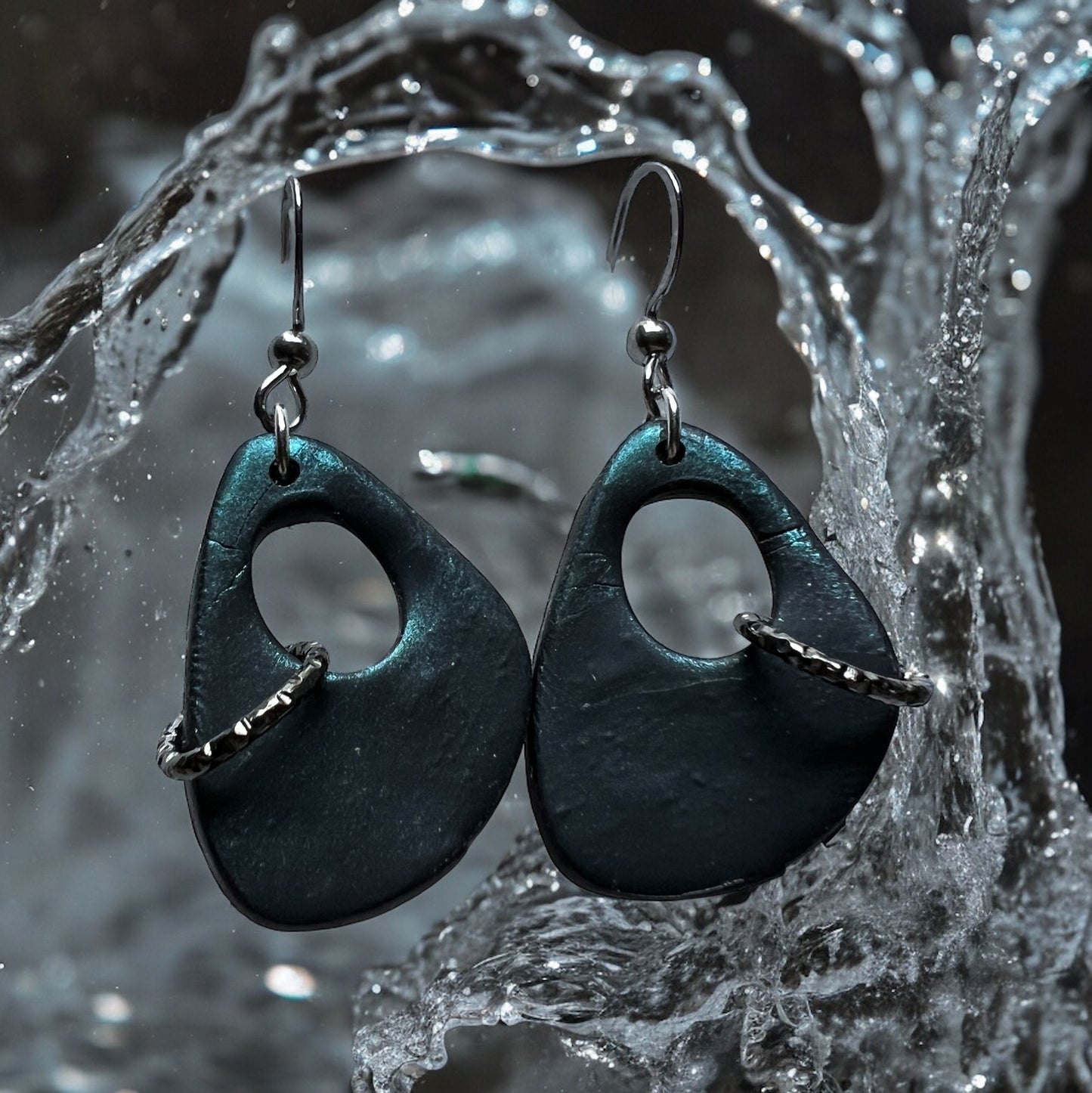 Stunning green/turquoise drop