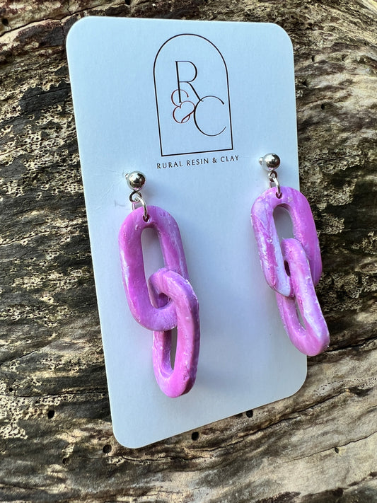 Pink modelled chain links