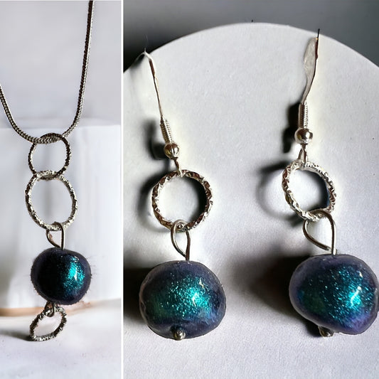 Blue/teal shimmer pearls