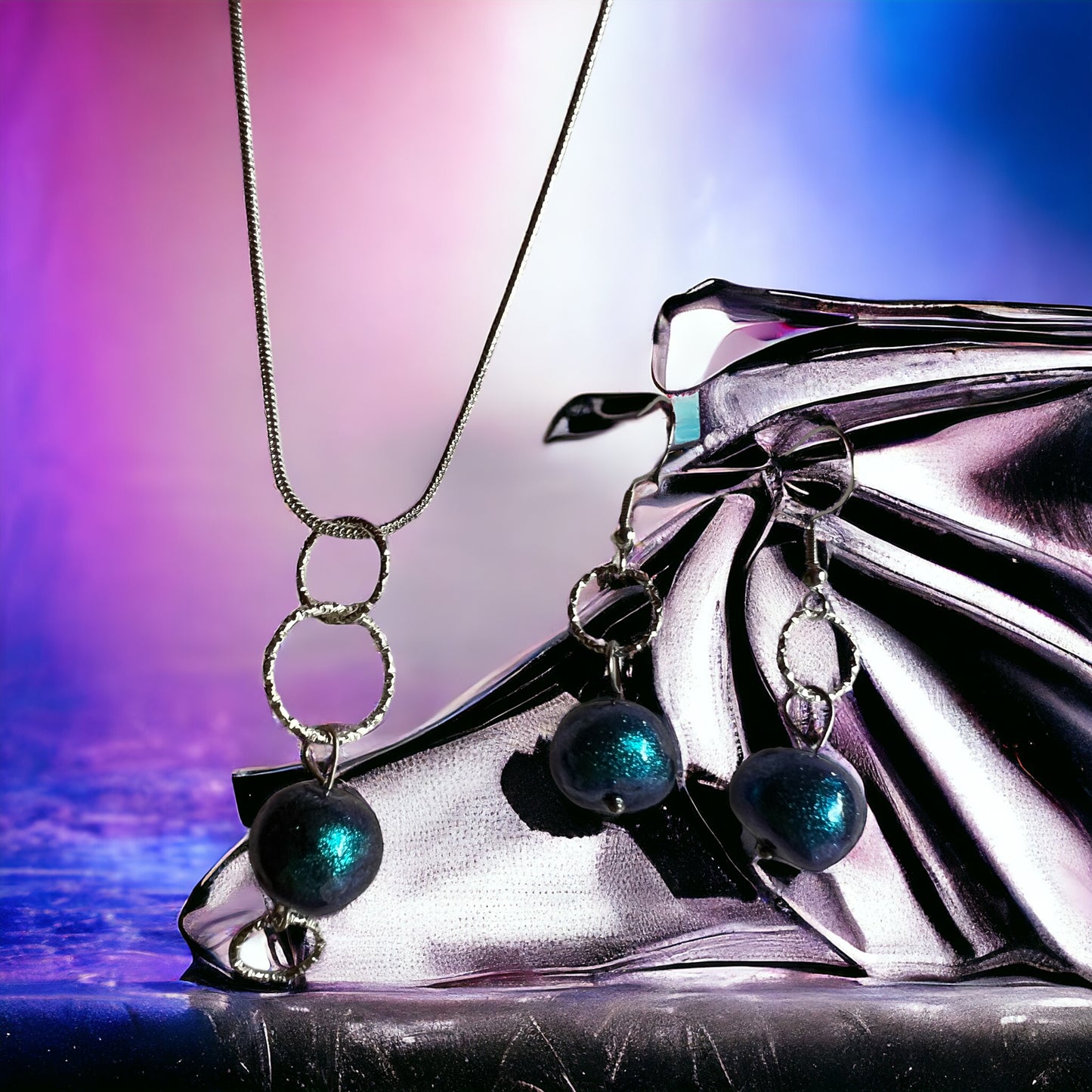 Blue/teal shimmer pearls
