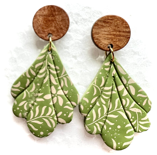Green leaf with beige silk screen leaf design