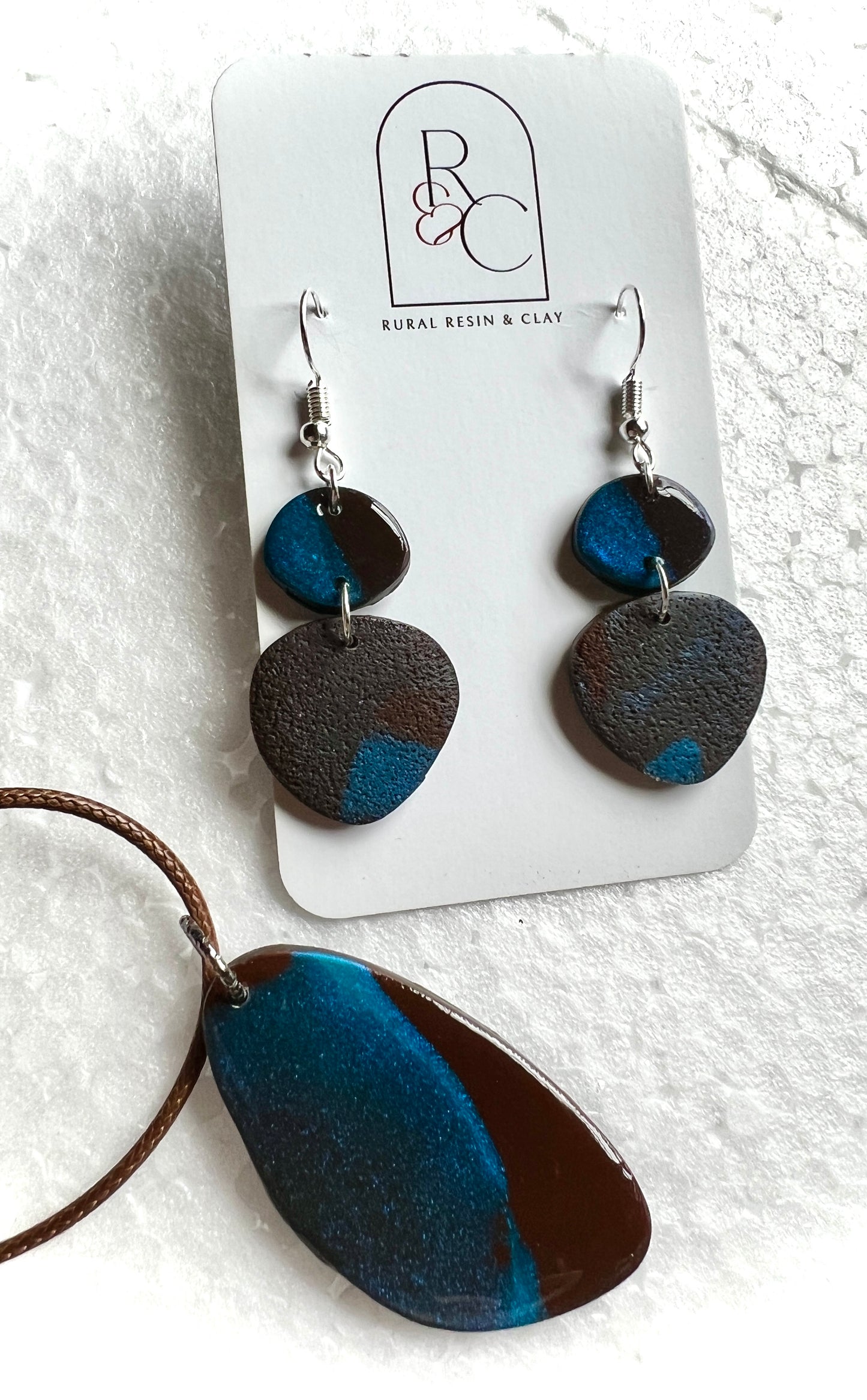 Blue shimmer with brown
