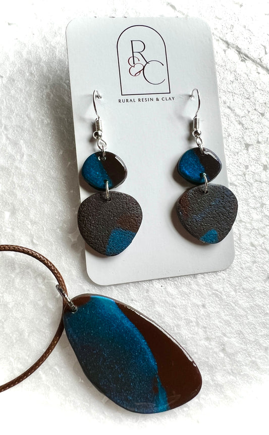 Blue shimmer with brown
