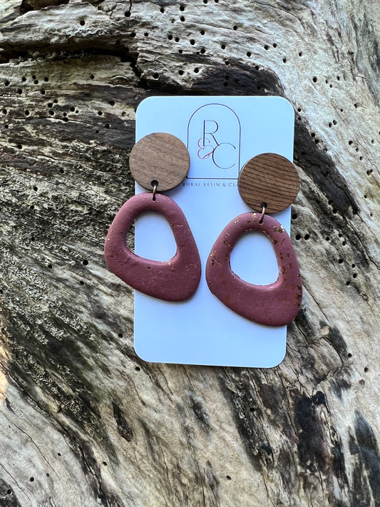 Rust with gold and wooden accent