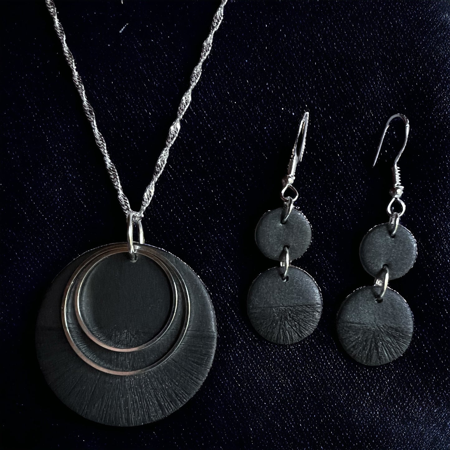 Pewter textured Round