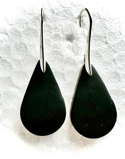 Elegant black tear drop