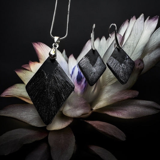 Very elegant black diamond