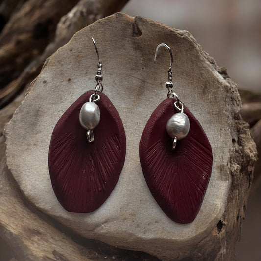 Burgundy leaf design with silver water pearl
